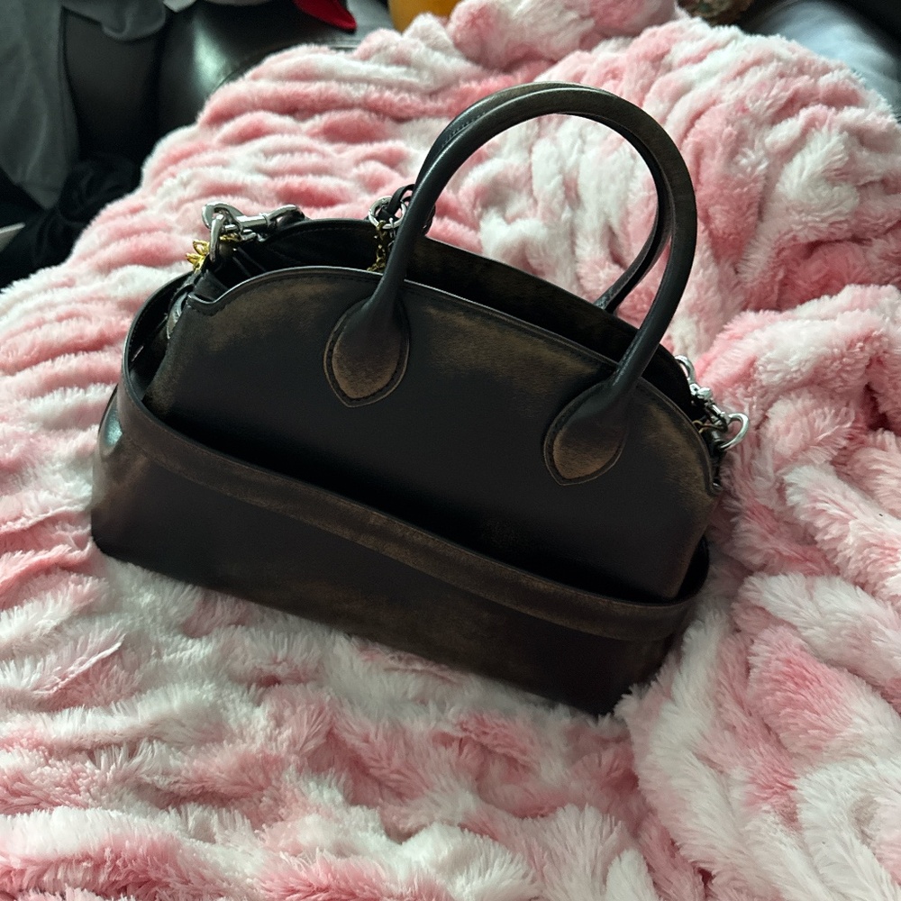 Coach Empire 28 in Loved Leather - Picture 3 of 7
